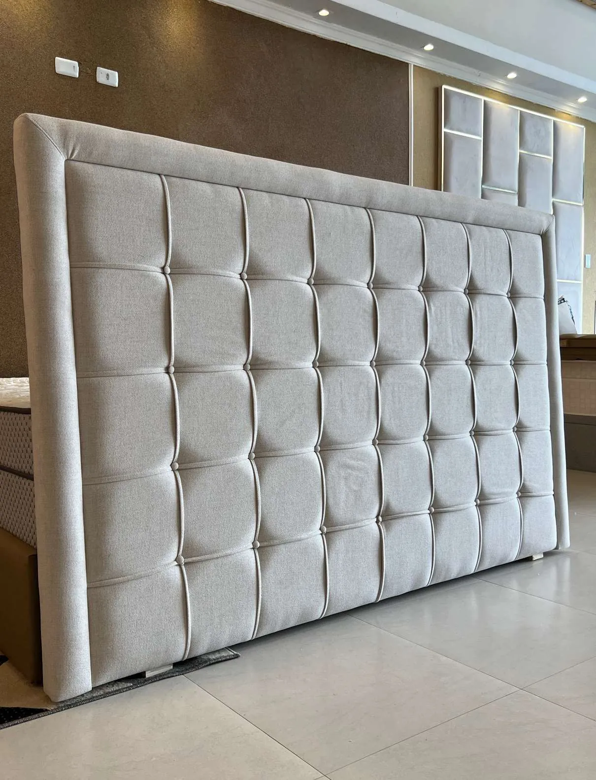 Headboard Diana · Botonê com Debrum