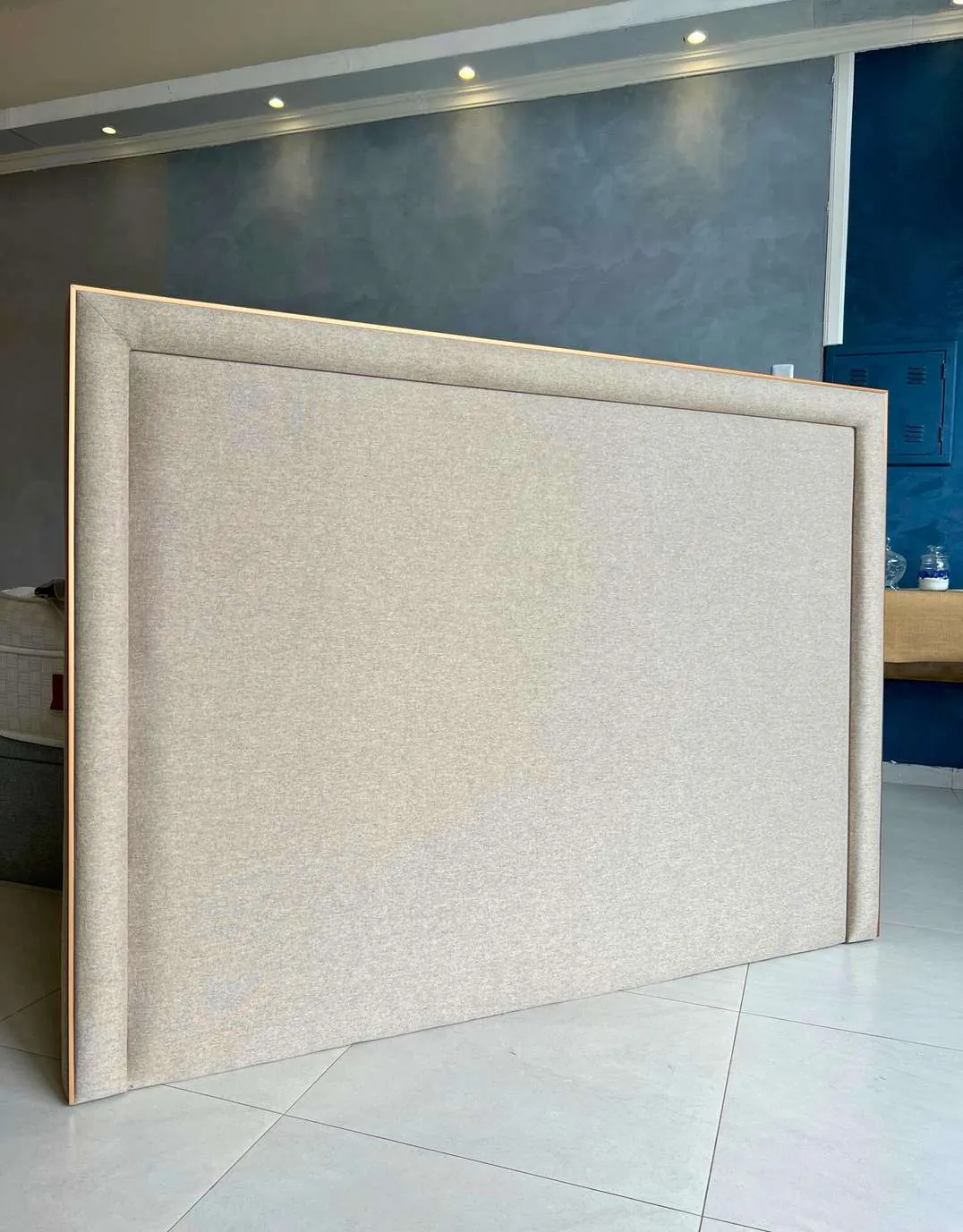 Headboard Diana · Com Perfil Metálico