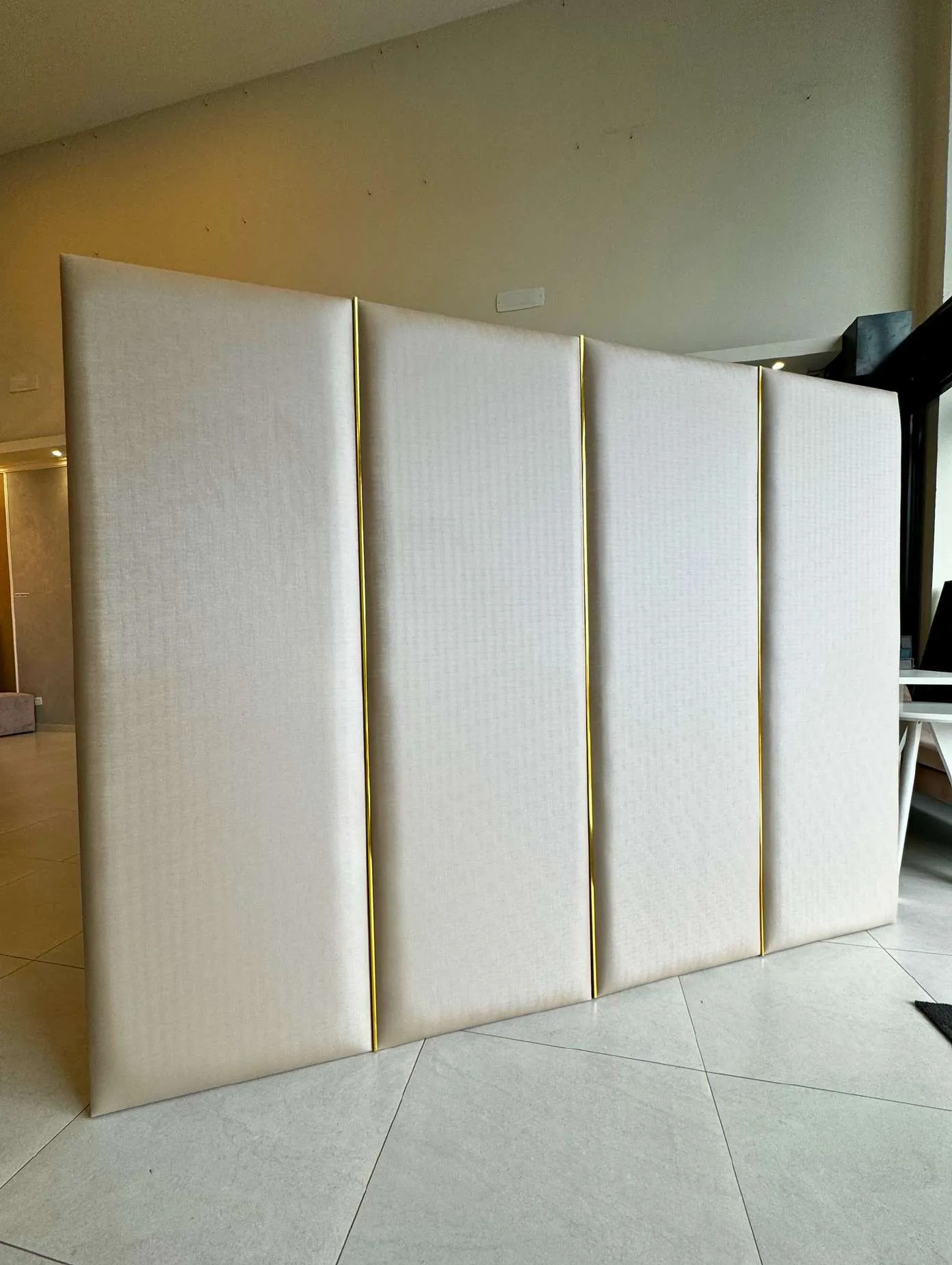 Headboard Janna c/ Perfil Entre as Placas