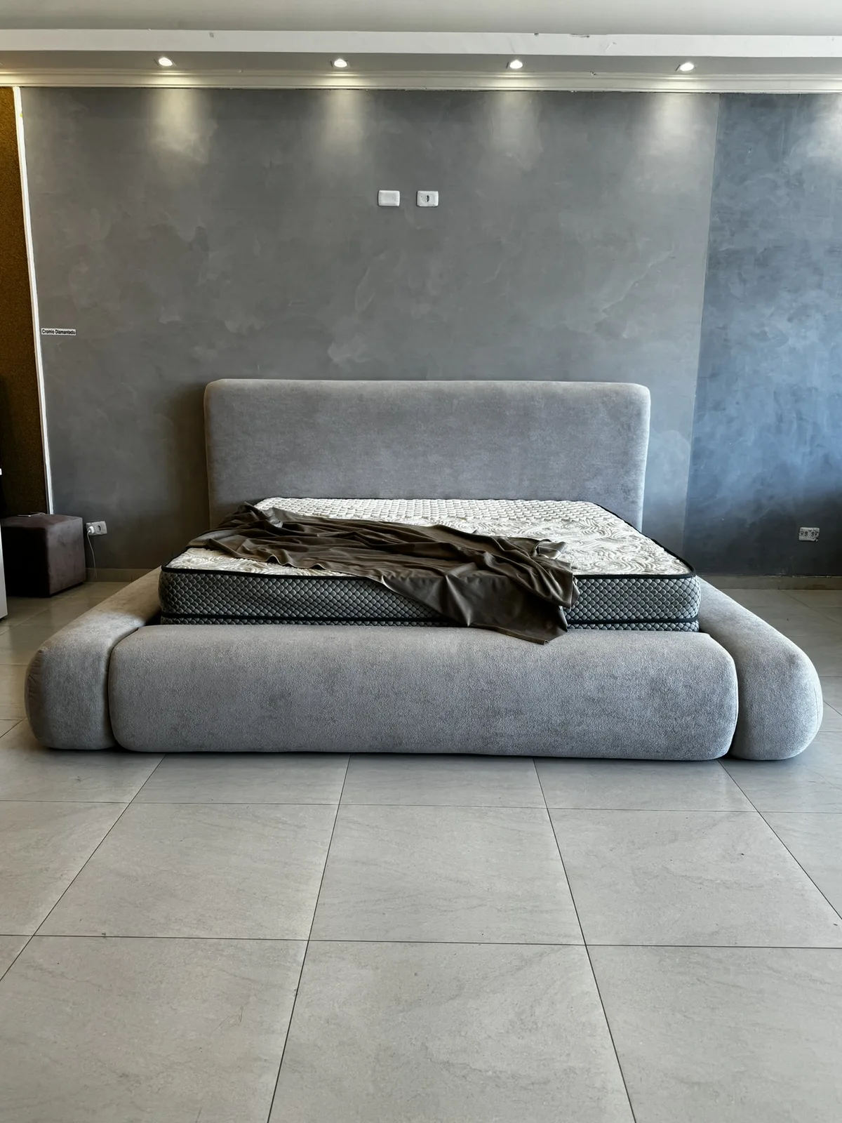 Cama estofada sob medida da Cabeçare 104