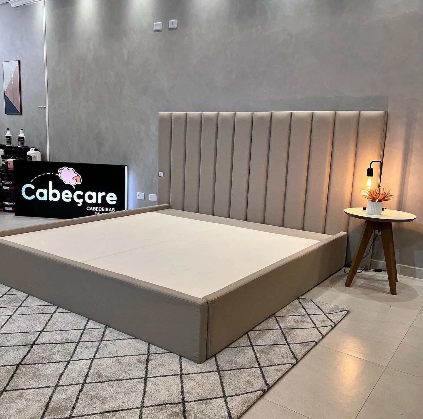 Cama estofada sob medida da Cabeçare 30