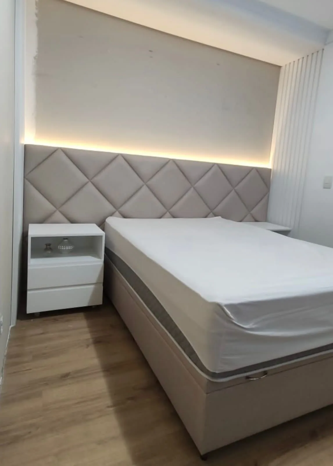 Painel estofado sob medida da Cabeçare 41