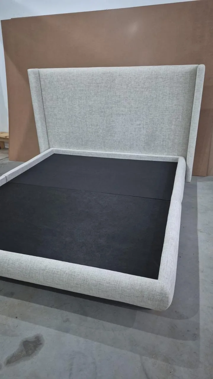 Cama estofada sob medida da Cabeçare 22